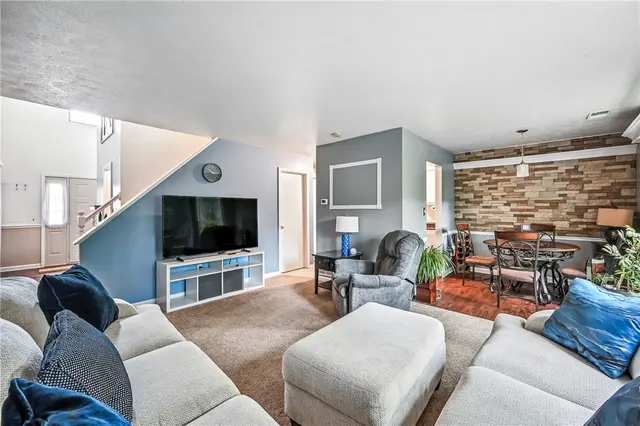 84 Monmouth Dr gallery image 44