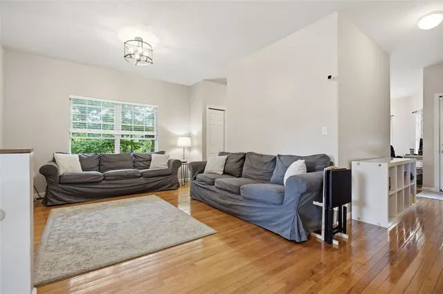 8400 Van Buren Drive gallery image 3