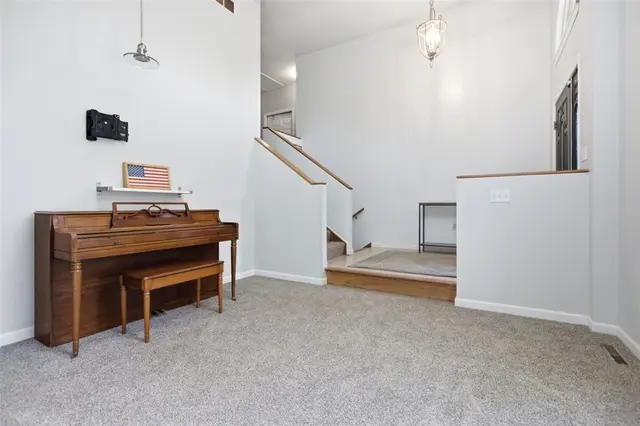 8400 Van Buren Drive gallery image 6