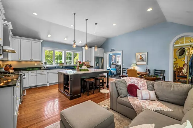 843 W Ingomar Road gallery image 19
