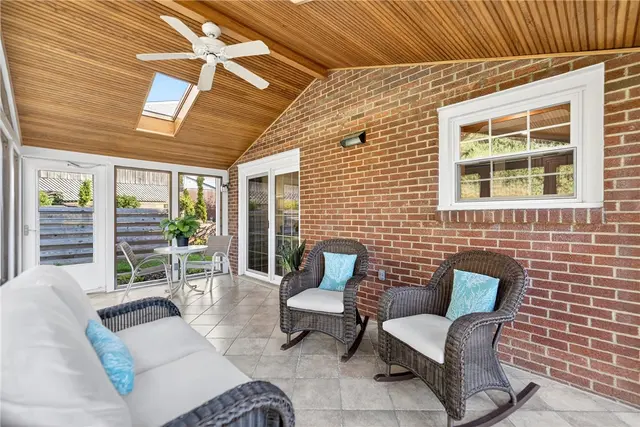 8439 Edwood Rd gallery image 4