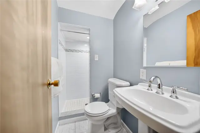 8439 Edwood Rd gallery image 8