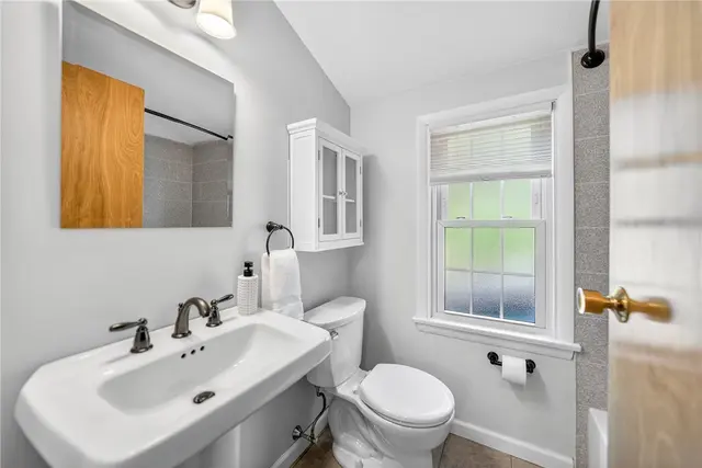 8439 Edwood Rd gallery image 13