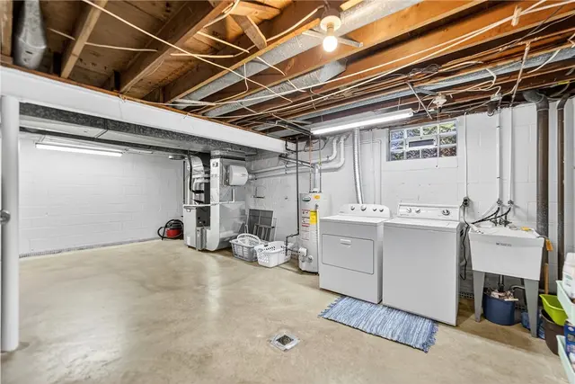 8439 Edwood Rd gallery image 16