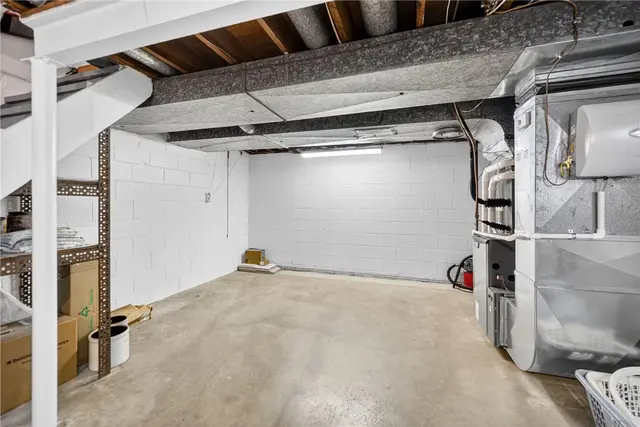 8439 Edwood Rd gallery image 22