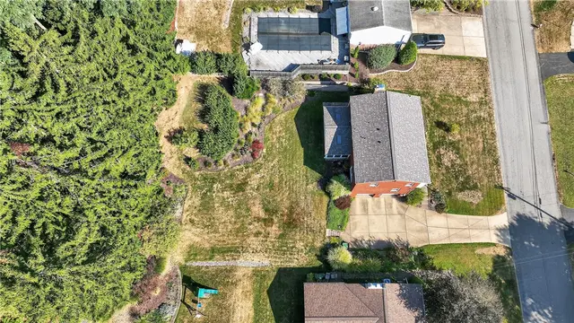 8439 Edwood Rd gallery image 26