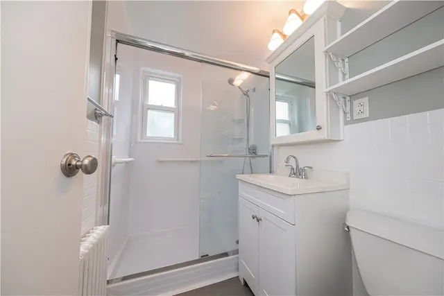 844 Thorn St 62 gallery image 2