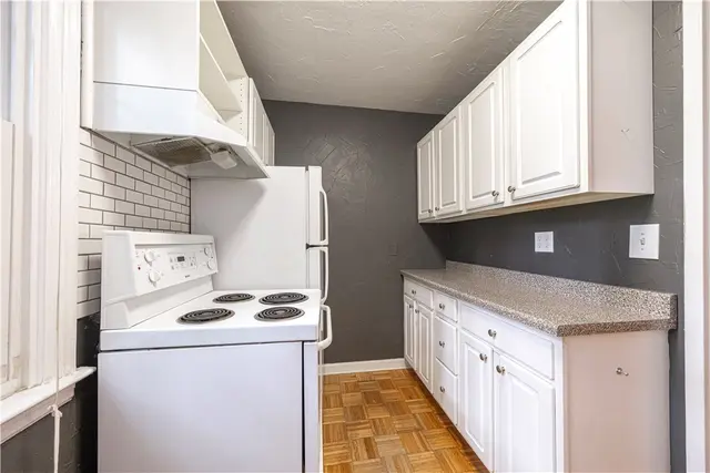 844 Thorn St 62 gallery image 4