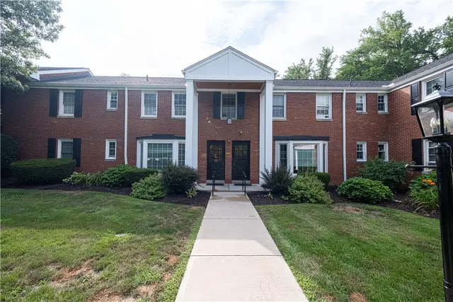 844 Thorn St 62 gallery image 5