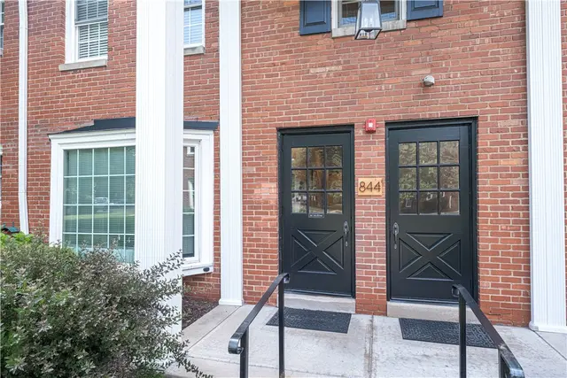844 Thorn St 62 gallery image 11