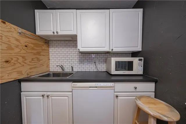 844 Thorn St 62 gallery image 15