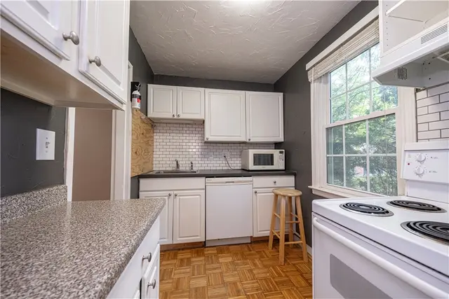 844 Thorn St 62 gallery image 22
