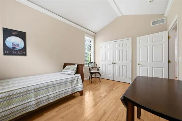 844 Village Dr gallery image 3