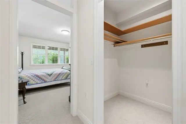 844 Village Dr gallery image 5