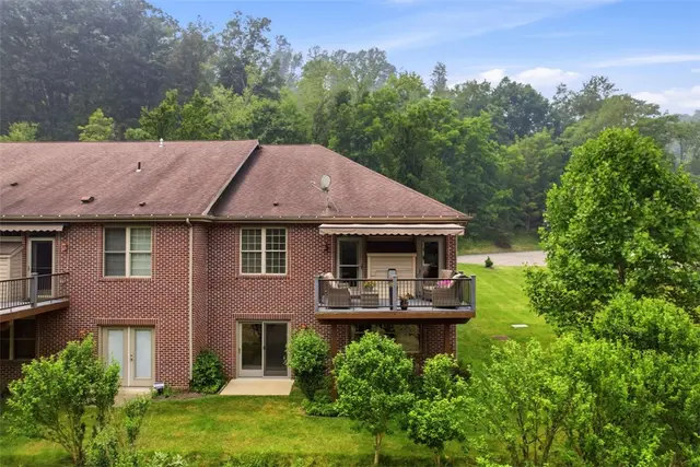 844 Village Dr gallery image 9