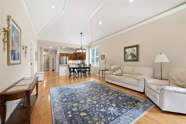 844 Village Dr gallery image 12
