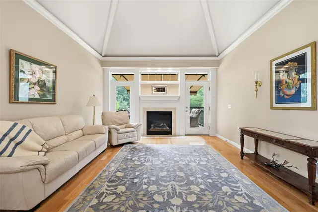 844 Village Dr gallery image 16