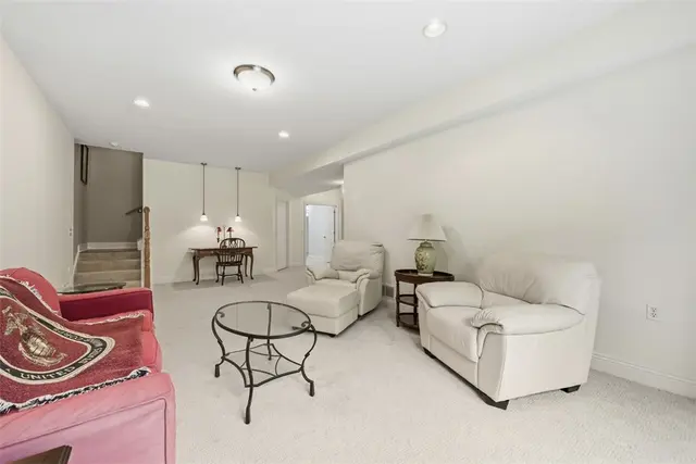 844 Village Dr gallery image 17