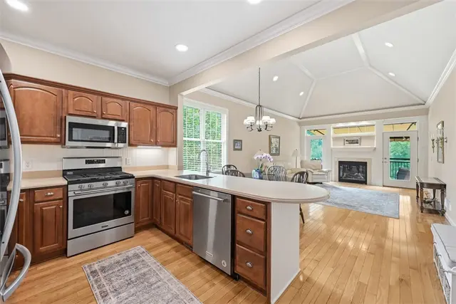 844 Village Dr gallery image 20