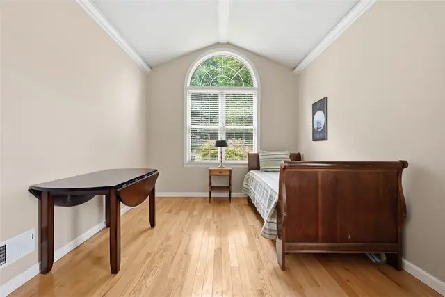 844 Village Dr gallery image 23