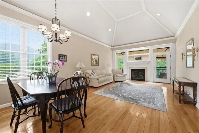 844 Village Dr gallery image 24