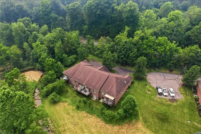 844 Village Dr gallery image 36