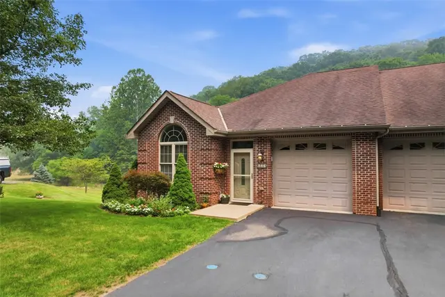 844 Village Dr