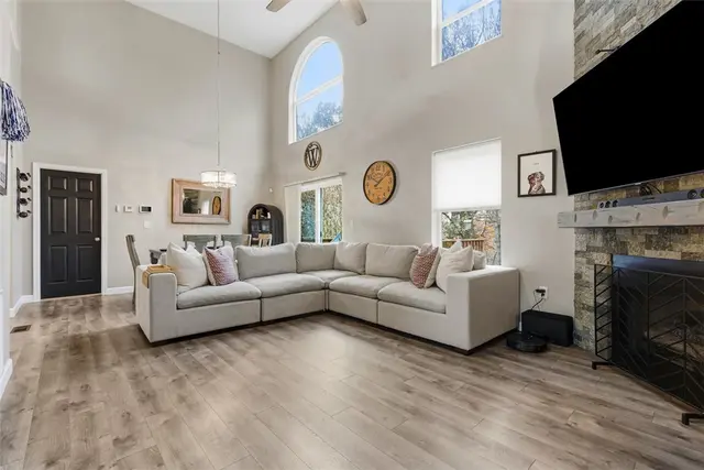 846 Sunset Circle gallery image 6