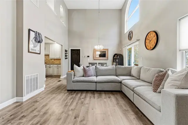 846 Sunset Circle gallery image 9