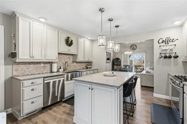 846 Sunset Circle gallery image 13