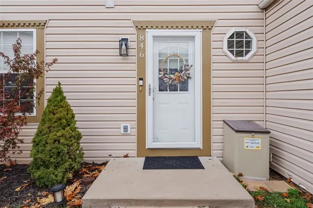 846 Sunset Circle gallery image 40