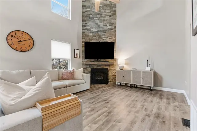 846 Sunset Circle gallery image 45