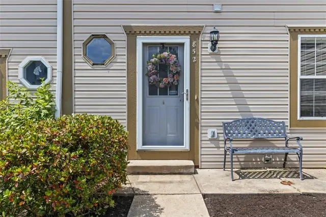 852 Sunset Cir gallery image 3