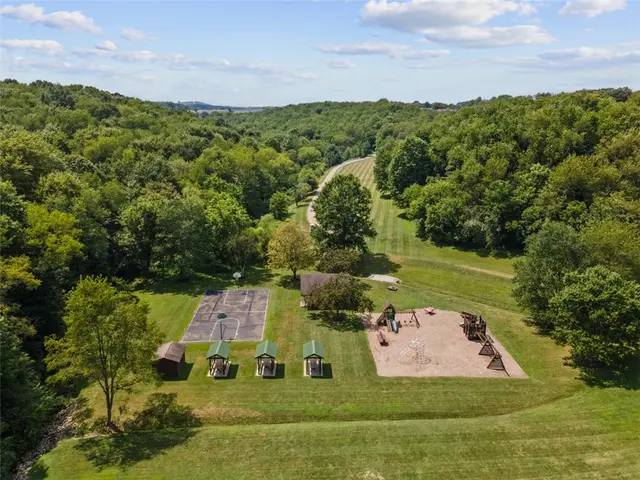 852 Sunset Cir gallery image 4