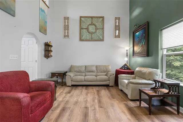 852 Sunset Cir gallery image 6