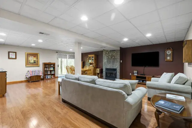 852 Sunset Cir gallery image 7