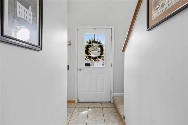 852 Sunset Cir gallery image 8