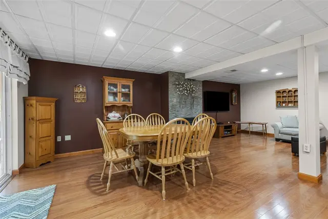 852 Sunset Cir gallery image 18