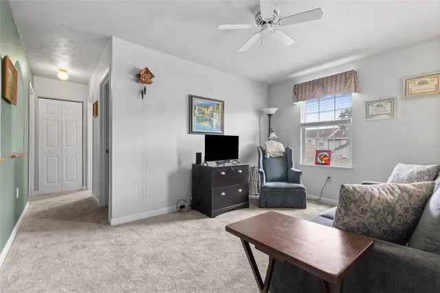 852 Sunset Cir gallery image 19
