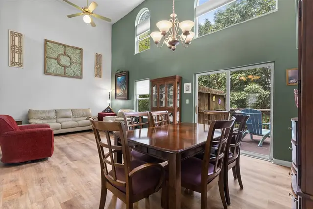 852 Sunset Cir gallery image 22