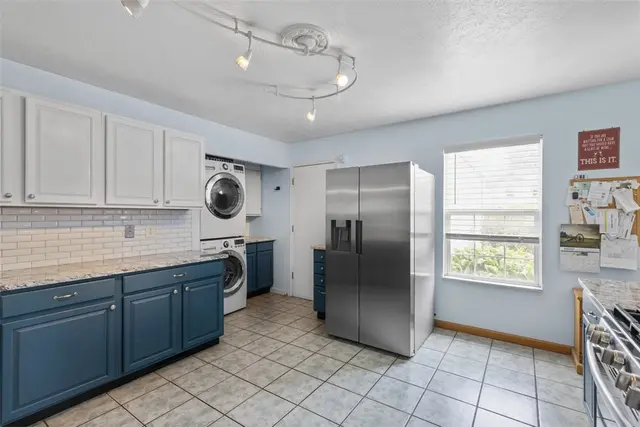 852 Sunset Cir gallery image 25