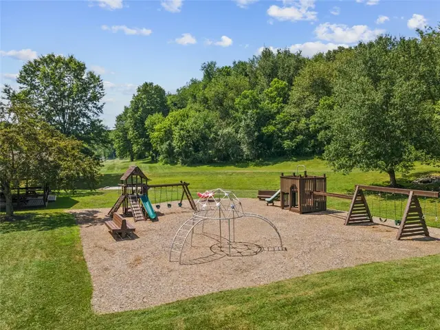 852 Sunset Cir gallery image 28