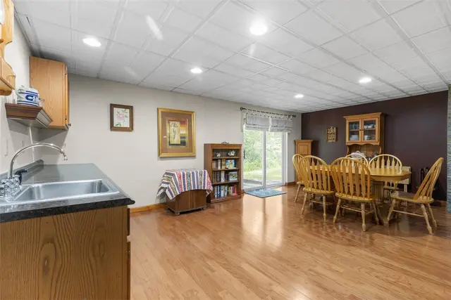 852 Sunset Cir gallery image 31