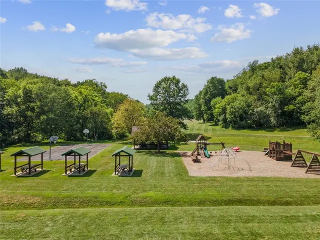 852 Sunset Cir gallery image 37