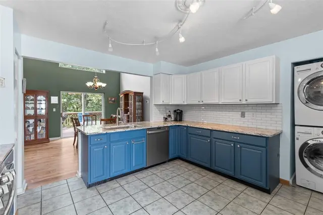 852 Sunset Cir gallery image 42