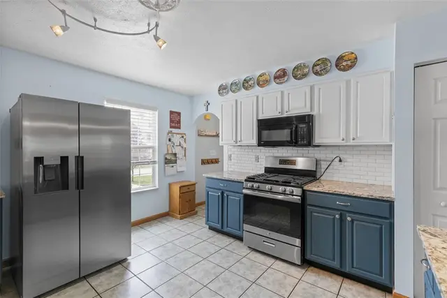 852 Sunset Cir gallery image 43