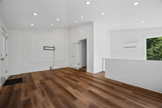 853 W Ingomar Rd gallery image 12