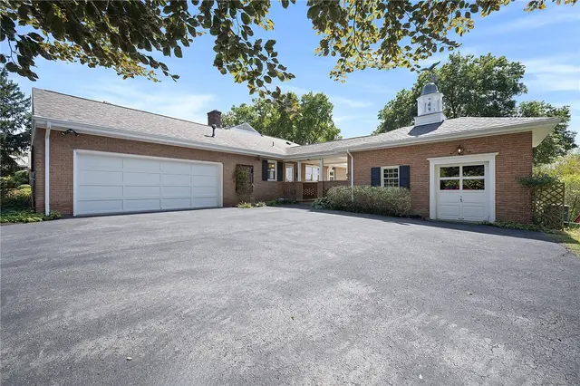855 Blackburn Road gallery image 32