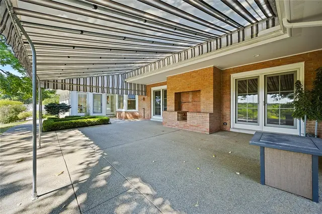 855 Blackburn Road gallery image 37