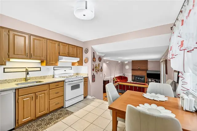 8576 W Barkhurst Dr gallery image 33